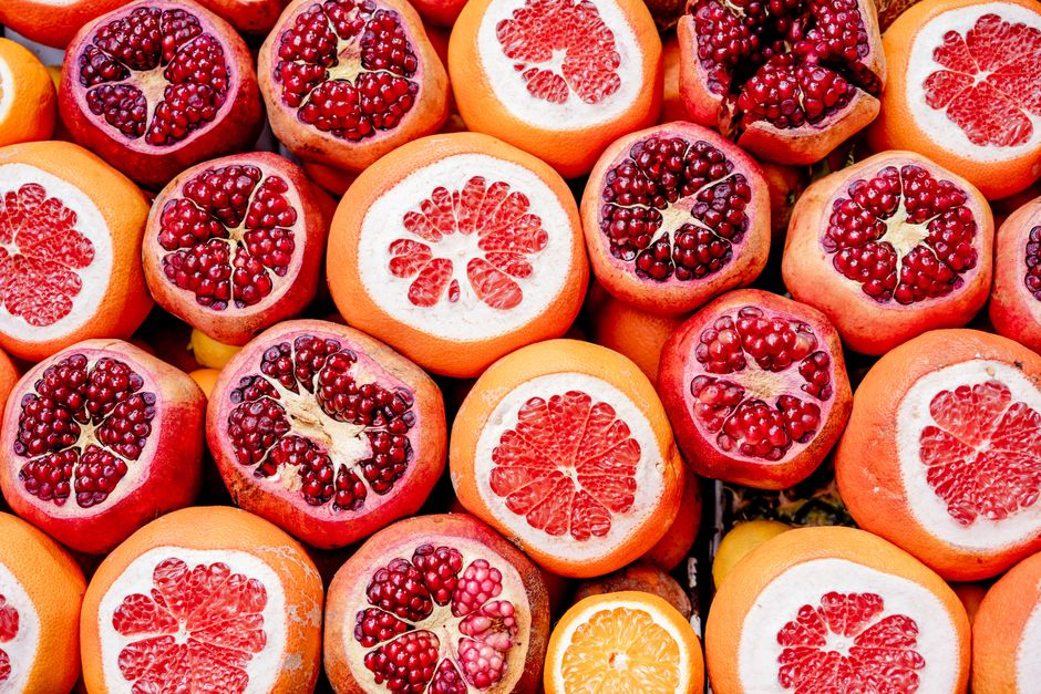 Grapefruit next to prescription pills illustrating food interactions with oxycodone