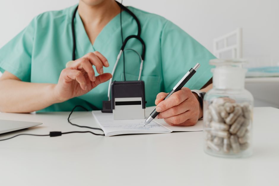 Pain management doctor discussing an oxycodone prescription with a patient