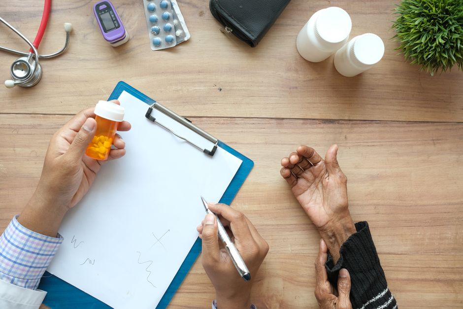 Patient discussing why oxycodone is not working anymore with a doctor