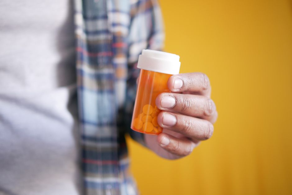 Pharmacist reviewing an oxycodone prescription bottle for an Illinois patient