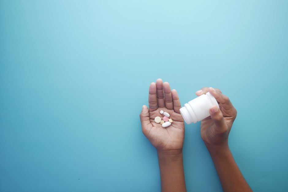 Oxycodone tablets and capsules arranged next to a dosage chart illustrating different strengths