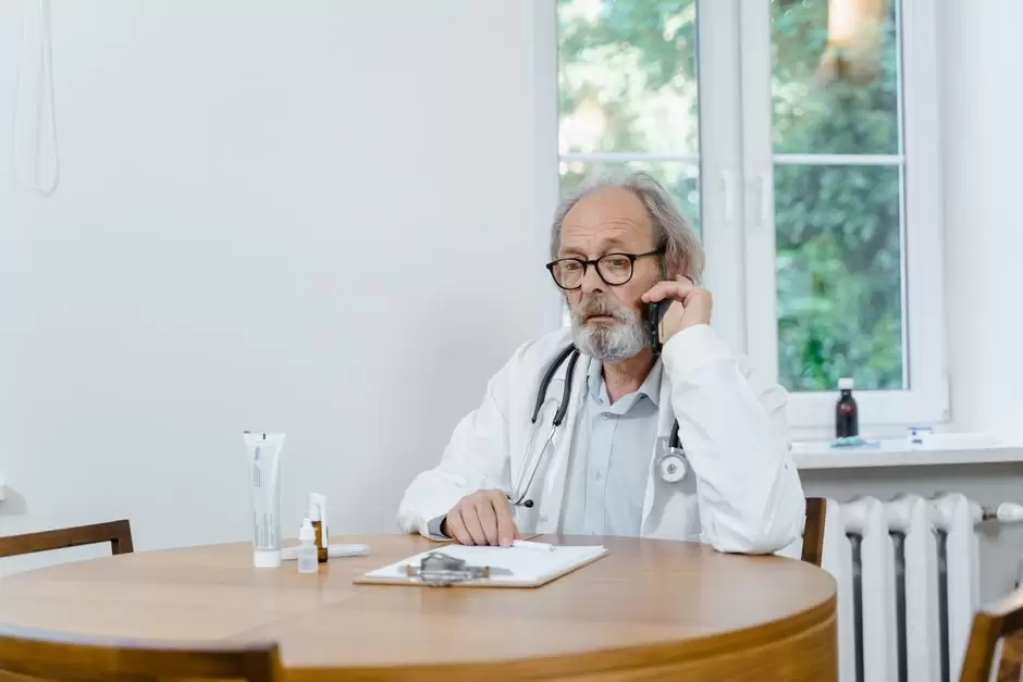 Doctor on the phone discussing withdrawal symptoms and safety warning signs with a patient