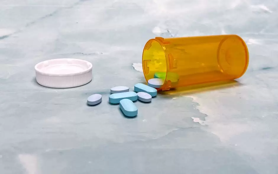 Pharmacist reviewing an oxycodone prescription bottle at an Arizona pharmacy
