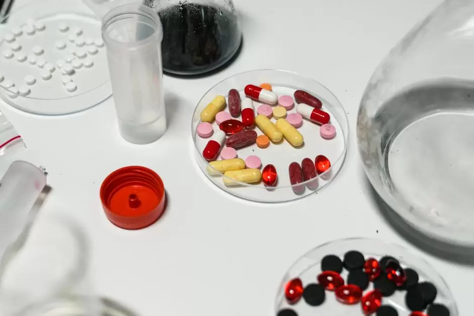 Illustration of DNA strands and pills representing genetic differences in oxycodone metabolism